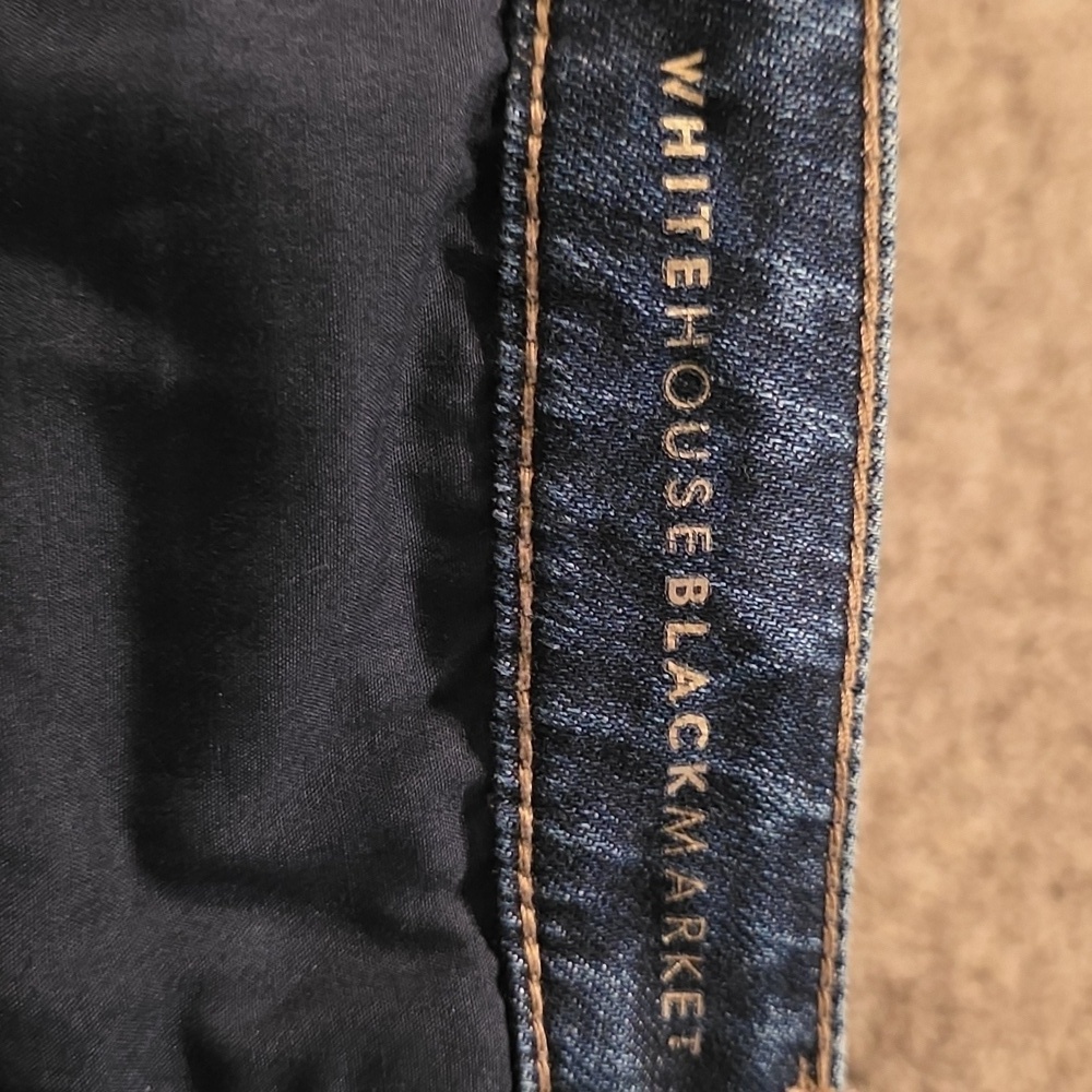 White House Black Market Girlfriend Distressed Denim Shorts Size 4 - Picture 5 of 5